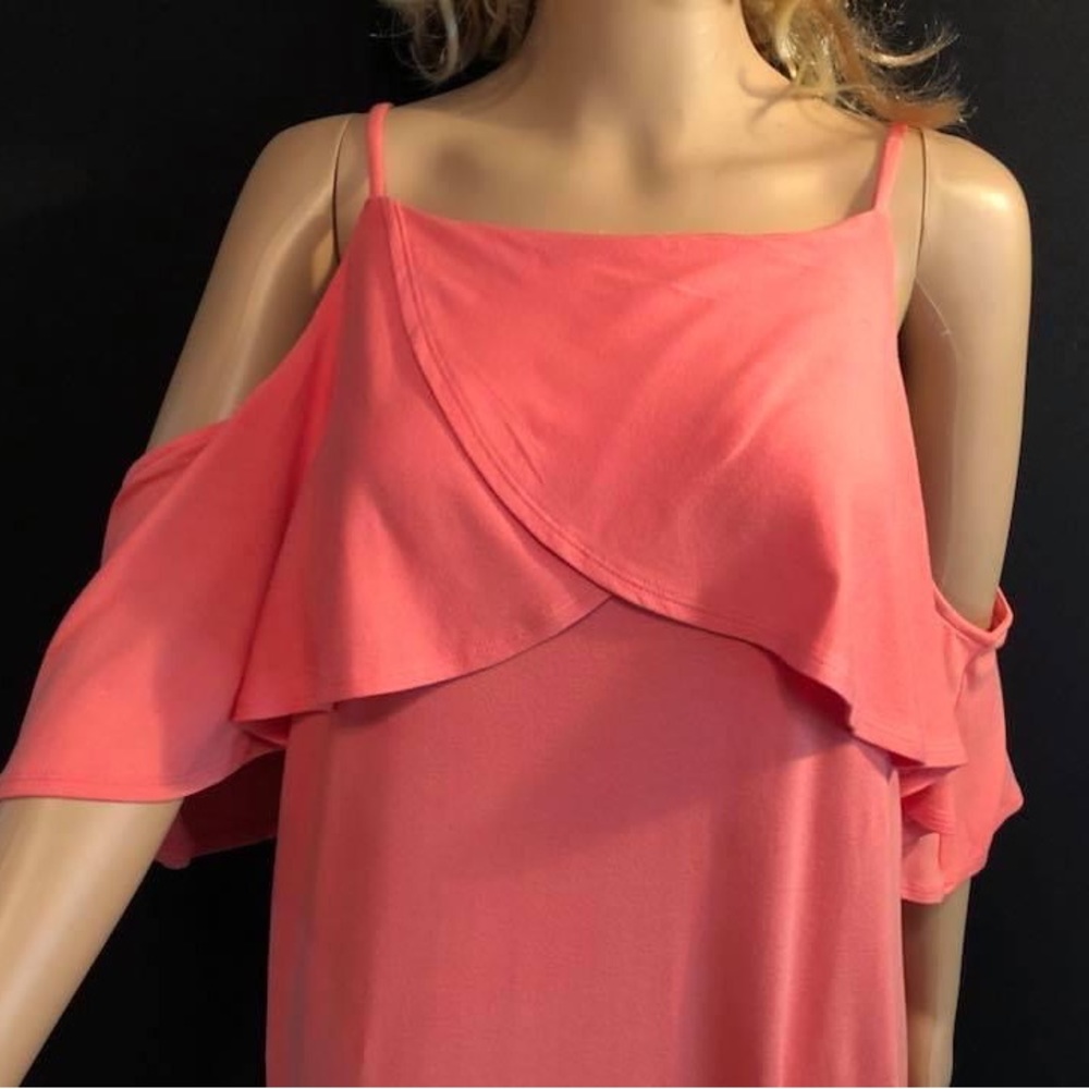 XL Flattering peek-a-boo shoulder dress - Picture 4 of 8